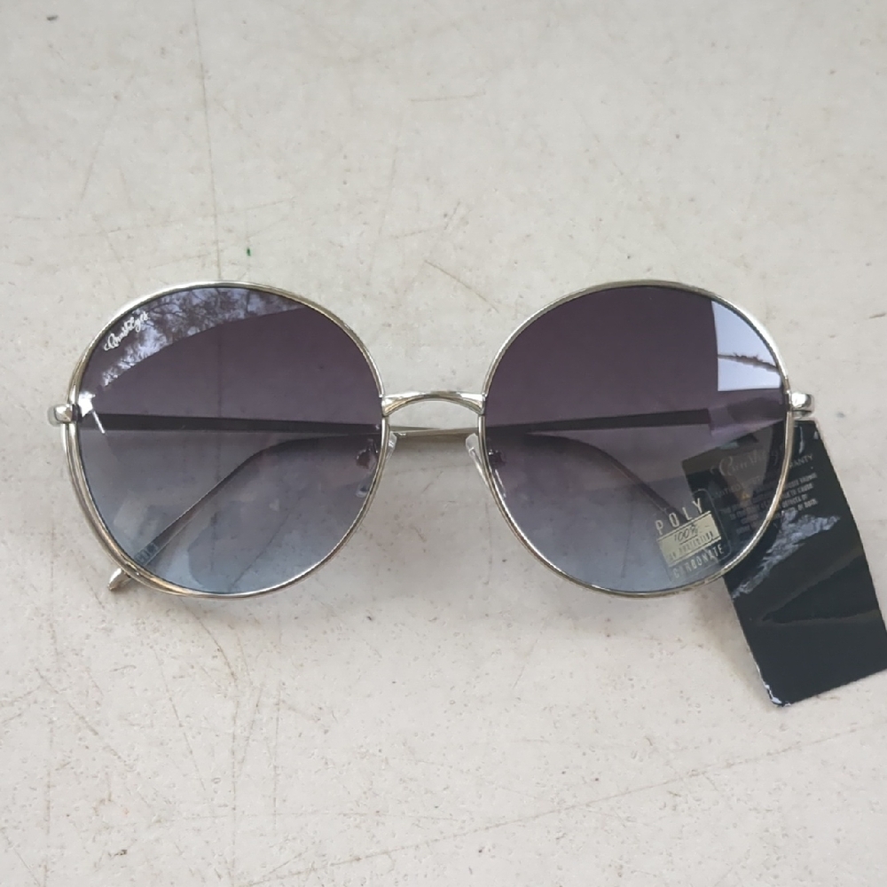 Elegant Purple Gradient Round Sunglasses